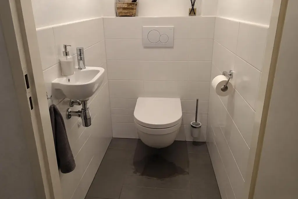 Lekdetectie Wezep – natte vloer bij een toilet